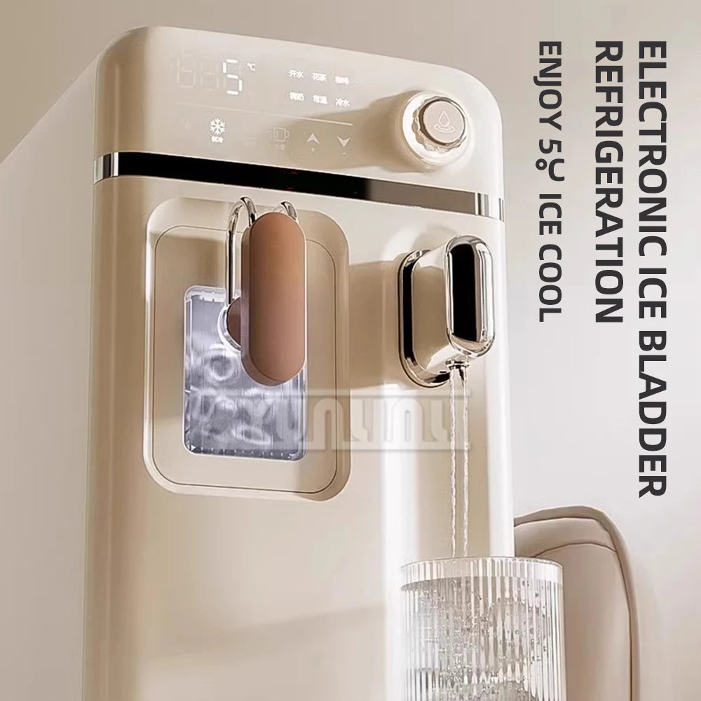 he 2.8L water tank and automatic water supply installation of a compact desktop intelligence water dispenser.